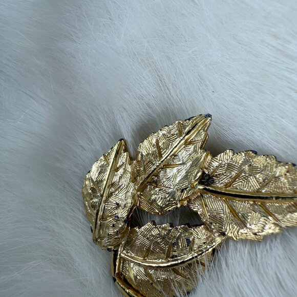 Vintage Cluster of Leaves Brooch Gold Tone 1.75" X 1.25" - Picture 5 of 5